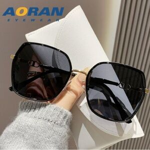 Women's Black Square Sunglasses